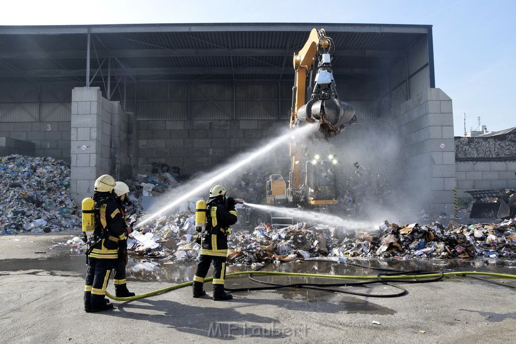 Feuer 2 Koeln Poll Siegburgerstr P111.JPG - Miklos Laubert